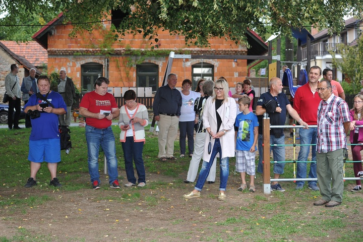 725 let od první zmínky o obci Mirošovice